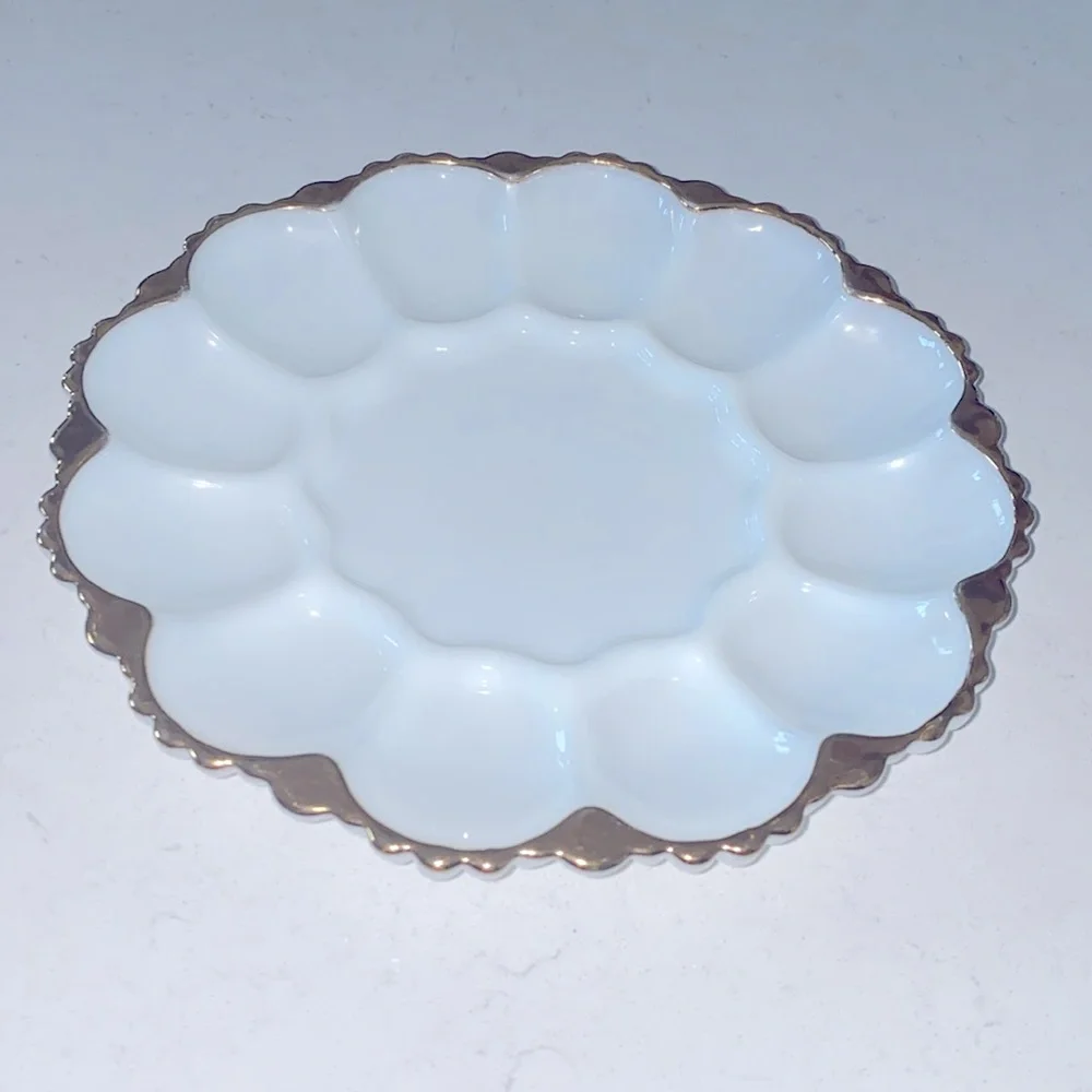 Elegant White and Gold Scalloped Bowl‎